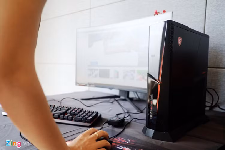 Trident 3 có mức giá 30,5 triệu đồng chỉ nặng 3,17 kg, sử dụng Intel Core i5 9400 và VGA GTX 1660Ti. Máy hoạt động mượt mà, tốc độ tương đối nhanh và đáp ứng nhu cầu của phần lớn các tựa game online phổ biến như Liên Minh Huyền Thoại, CS:GO...