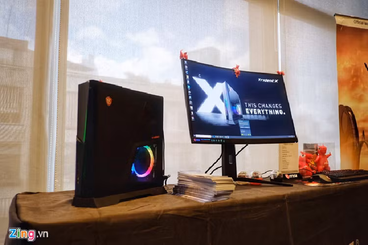 Bên cạnh chiếc mini PC CUBI, MSI cũng giới thiệu dòng Trident có kích thước chỉ bằng console nhưng có hiệu năng của PC Gaming. Kích thước nhỏ gọn khiến các mẫu Trident có giá tương đối cao: 30,5 triệu (Trident 3), 46,4 triệu (Trident A) và 64 triệu (Trident X Plus).