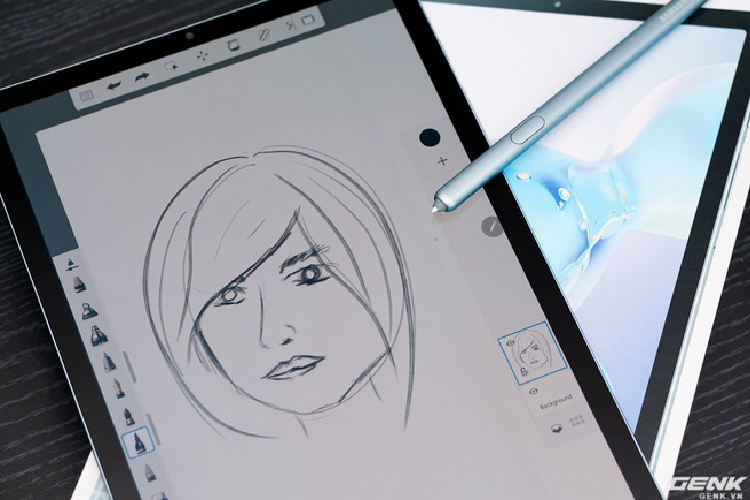 Bút SPen vẫn hỗ trợ nhận diện lực ấn, cộng thêm các tính năng điều khiển bằng Bluetooth.