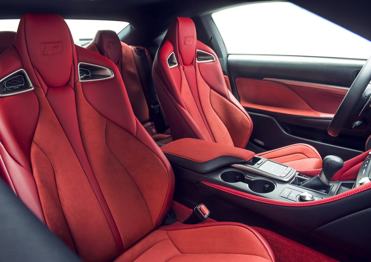 Ghế Lexus RC F 2020 sang chảnh. phong cách xe đua.