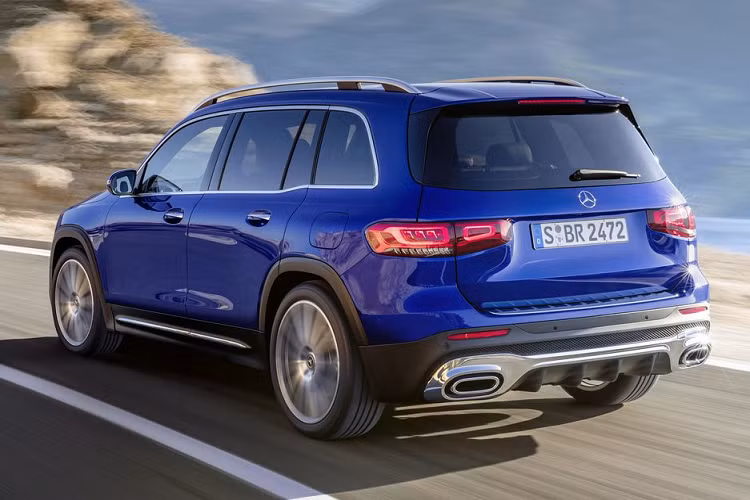 Ở chế độ lái Off-road, chiếc SUV địa hình còn có thể điều chỉnh mô-men xoắn giữa 2 trục lên mức tối đa 50:50. Mercedes-Benz GLB dự kiến sẽ ra mắt công chúng trong nước trong quý II/2020 với giá dao động trong khoảng 2 tỷ VNĐ.