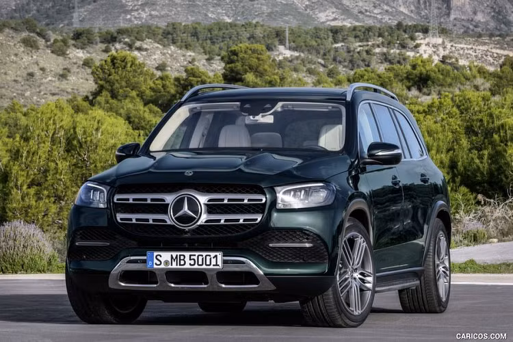  Mercedes-Benz GLS 2020 Mẫu SUV Full-size cao cấp nhất trong gia đình Mercedes-Benz (không tính dòng Maybach) - GLS thế hệ hoàn toàn mới được cho là sẽ sớm cập bến thị trường Việt Nam trong quý I/2020. Với những thay đổi mang tính toàn diện, cùng với đó là mức giá chỉ từ 4,8 tỷ VNĐ, GLS 2020 được đánh giá là sẽ đè nặng áp ực lên "người đồng hương" BMW X7.