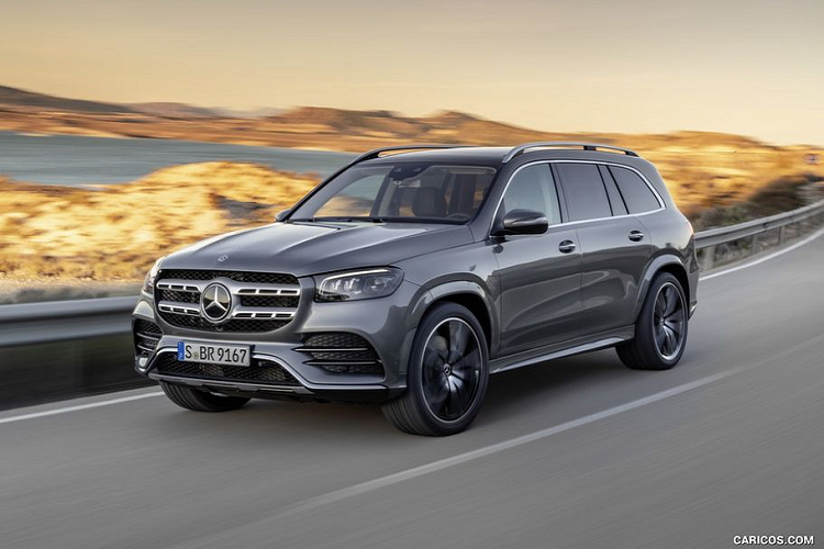 Xu hướng xe đa dụng gầm cao, crossover và SUV đang trở nên phát triển cực thịnh trên toàn thế giới và tất nhiên, Việt Nam cũng không nằm ngoài "quy luật" đó. Dự kiến, trong năm 2020, hãng xe sang nước Đức - Mercedes-Benz tại Việt Nam sẽ cho ra mắt tới công chúng 3 mẫu xe mới, trong đó tất cả đều thuộc dòng xe crossover/SUV gầm cao, bao gồm mẫu crossover gia đình cỡ nhỏ GLB, mẫu crossover dành cho người trẻ năng động GLA và mẫu SUV Full-size kiểu doanh nhân GLS.