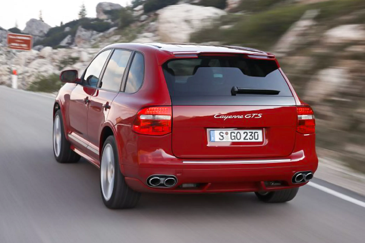 Nếu đang có nhu cầu mua SUV dưới 1 tỷ, bạn sẵn sàng (một chút can đảm) để lựa chọn một chiếc SUV hạng sang như Cayenne GTS đời 2008 này. Tuy nhiên theo nhiều người dùng thì với mức giá ngang tầm, vẫn nên chọn một chiếc Hyundai Tucson mới "đập thùng" sẽ an toàn hơn.