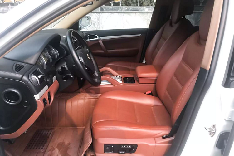 Trên thị trường xe Porsche cũ tại Việt Nam hiện nay, những mẫu xe mang ‘’mác’’ xe sang như: Audi, BMW, Mercedes-Benz, Lexus hay Porsche,… đời sâu được nhập khẩu nguyên chiếc được rao bán rộng rãi.