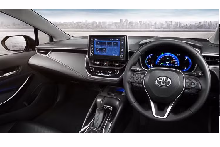 Nội thất Altis Thái không khác gì các phiên bản Corolla thế hệ mới trên thế giới. Ngoài việc hứa hẹn rằng chất liệu nội thất sẽ được cải thiện, Toyota còn trang bị cho Altis nhiều tính năng hữu ích như: màn hình đồng hồ tốc độ kỹ thuật số rộng 7 inch, cửa điều hòa phía sau và màn hình thông tin giải trí cảm ứng 8 inch kết nối Apple CarPlay và Android Auto, màn hình hiển thị kính lái lớn.