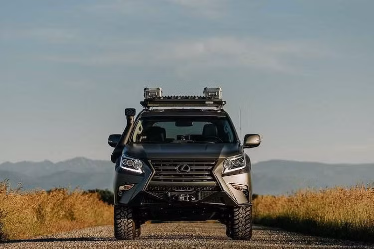 Để trình diễn khả năng địa hình và đặc tính dễ độ của GX, Lexus đã tạo ra một mẫu xe ý tưởng mới mang tên Lexus GX Off-Road mới. Chiếc concept này hứa hẹn sẽ hài hoà giữa các đặc tính sang trọng và hiệu năng off-road nhờ những phụ tùng chuyên dụng thường được dân chơi xe địa hình sử dụng.