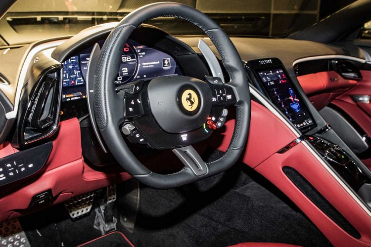 Cũng trong buổi phỏng vấn, Galliera thừa nhận thực tế rằng phụ nữ thường lo sợ khi cầm lái những mẫu xe thể thao khó kiểm soát. Tuy nhiên, Roma hiểu điều đó và đã thay đổi với một thiết kế hiện đại cuốn hút. Tuy nhiên, vị giám đốc khẳng định chiếc coupe 612 mã lực này sẽ phù hợp cho cả khách hàng nam và nữ đồng thời phủ nhận thông tin về một màu sơn hồng “yếu ớt”.