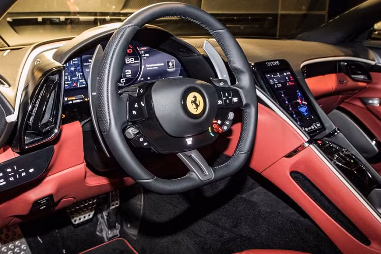 Cũng trong buổi phỏng vấn, Galliera thừa nhận thực tế rằng phụ nữ thường lo sợ khi cầm lái những mẫu xe thể thao khó kiểm soát. Tuy nhiên, Roma hiểu điều đó và đã thay đổi với một thiết kế hiện đại cuốn hút. Tuy nhiên, vị giám đốc khẳng định chiếc coupe 612 mã lực này sẽ phù hợp cho cả khách hàng nam và nữ đồng thời phủ nhận thông tin về một màu sơn hồng “yếu ớt”.