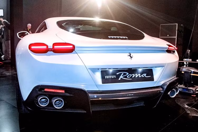 Ở một diễn biến khác, mẫu xe cũng đang nhận được sự quan tâm đặc biệt từ phải đẹp đó chính là Ferrari Purosangue – chiếc SUV đầu tiên của hãng với kế hoạch cập bến vào năm 2021. Ở một báo cáo tương tự, Aston Martin đánh giá nhóm khách hàng phụ nữ chính là nhân tố quan trọng trong sự gia tăng doanh số của dòng SUV – một sự lý giải cho sức hút của mẫu sản phẩm DBX mới.