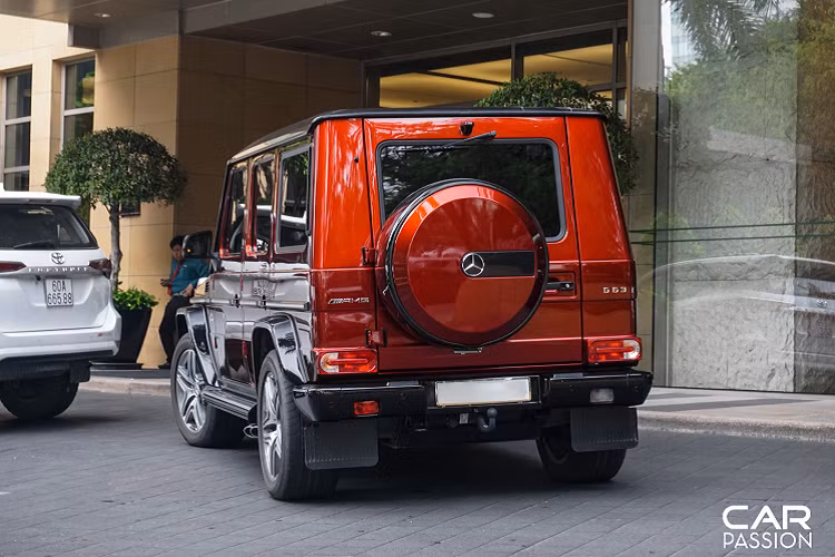 Mẫu siêu SUV Mercedes-AMG G63 Crazy Color thuộc thế hệ G-Class W463 với vẻ ngoài không có nhiều điểm khác biệt so với thế hệ đầu tiên được ra mắt hơn 40 năm trước.