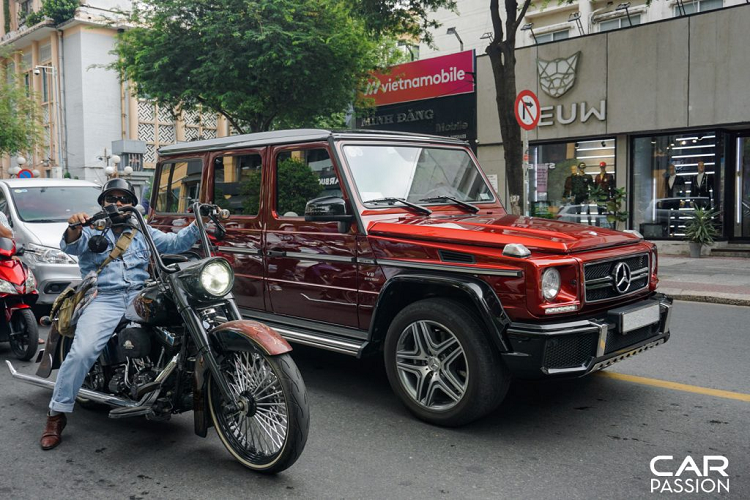 Tại thị trường Việt Nam, bản hiệu năng cao AMG G63 của dòng xe G-Class "vua đường trường" được đông đảo mọi người biết đến nhất với các biến thể đặc biệt như Edition 463, Edition 1 hay thậm chí là Mercedes-AMG G63 Crazy Color Edition "hàng hiếm".