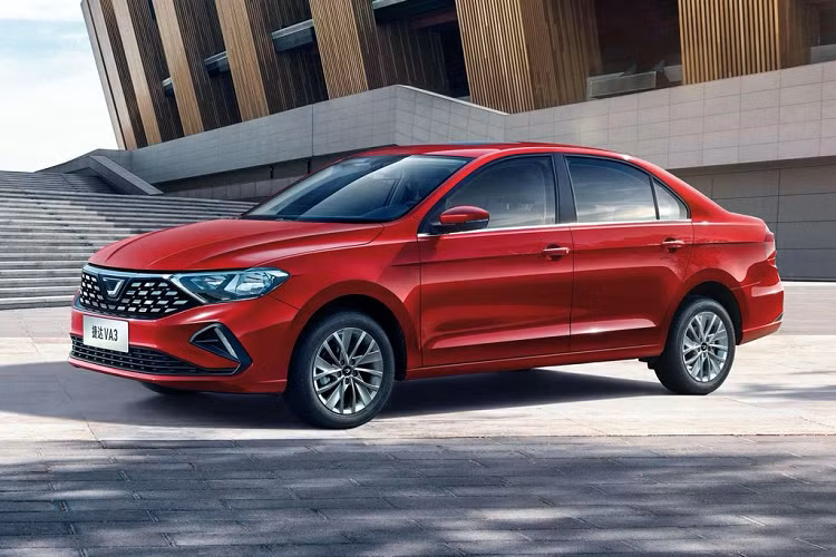 “Hiện tại, phân khúc xe bình dân tại đây chủ yếu thuộc thị phần của các hãng xe Trung Quốc. Jetta xuất hiện là một sản phẩm được định vị tại phân khúc này, thấp hơn định vị thương hiệu của hãng mẹ Volkswagen,” trích lời giải thích của Jürgen Stackmann, thành viên hội đồng kinh doanh của Volkswagen.