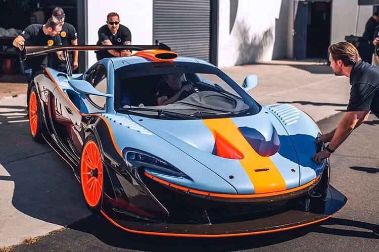 Mclaren P1 GTR hàng thửa này được trang bị động cơ V8 tăng áp kép với dung tích 3,8lit được kết hợp với hệ thống điện hybrid. Động cơ này giúp sản sinh công suất lên tới 986 mã lực. Chiếc xe có thể tăng tốc từ 0-100km/h chỉ trong vòng 2,8 giây và có thể đạt tốc độ tối đa lên tới 340km/h. Với mỗi chiếc P1 GTR, mức giá khởi điểm bắt đầu từ 3,36 triệu Đô cho phiên bản cơ sở.