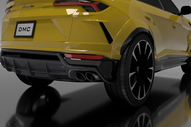 Bên cạnh đó, khách hàng cũng có thể chọn mua nắp ca-pô trước của xe được nâng cấp với hai hốc gió. Nắp máy này sẽ được làm bằng sợi carbon tuy nhiên khách hàng của DMC có thể lựa chọn sơn màu đồng màu hoặc để trơn không sơn. Dĩ nhiên, nắp ca-pô này sẽ nhẹ hơn nhiều so với nắp ca-pô nguyên bản của Lamborghini Urus.