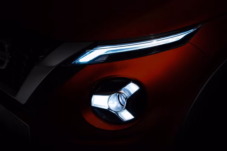 Hãng xe Nhật sẽ trang bị cho Juke lưới tản nhiệt V-motion theo phong cách mà hãng đang xây dựng gần đây. Lưới tản nhiệt này không còn quá lớn và chiếm hết mặt xe như phiên bản crossover Nissan Juke đời trước.