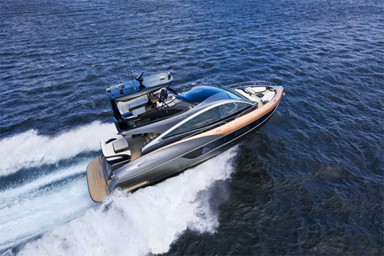 Giá du thuyền Lexus LY 650 mới chưa được công bố, nó dự kiến được bán ra thị trường cuối tháng 10 tới với giá chưa được công bố nhưng chắc sẽ ngoài tầm với của rất nhiều người.