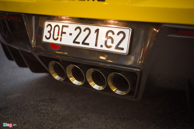 Z06 phát âm thanh trầm, đầy nội lực nhờ bốn họng xả lớn, làm bằng thép không gỉ.