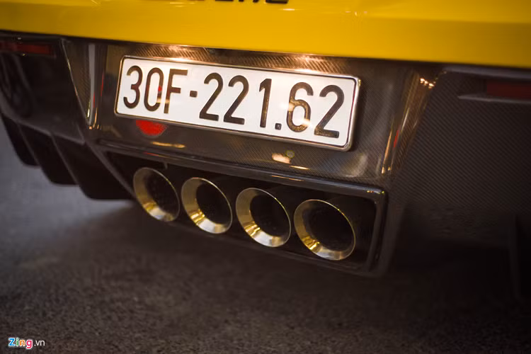 Z06 phát âm thanh trầm, đầy nội lực nhờ bốn họng xả lớn, làm bằng thép không gỉ.