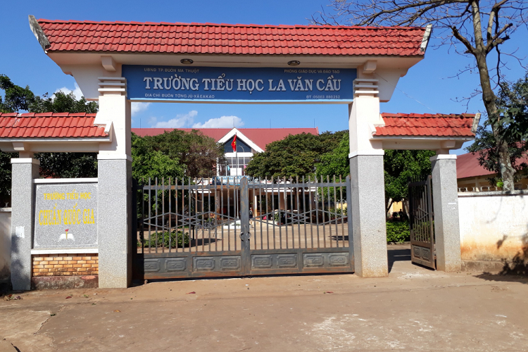 Hieu truong tu y san se hoc bong cua hoc sinh ngheo, phu huynh buc xuc
