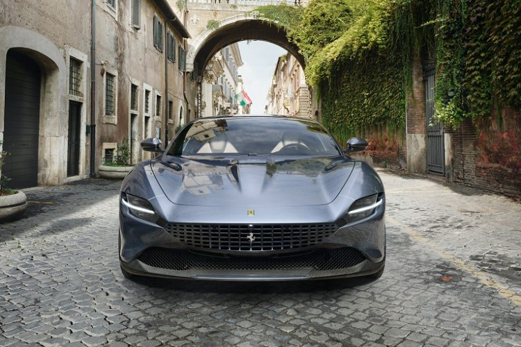 Hãng xe Ý đã trình làng siêu xe Ferari Roma mới vào tháng trước, giờ đây thương hiệu siêu xe Italy đã công bố đầy đủ thông tin chi tiết về chiếc grand tourer được xem là "hiền" nhất trong đại gia đình ngựa chồm.