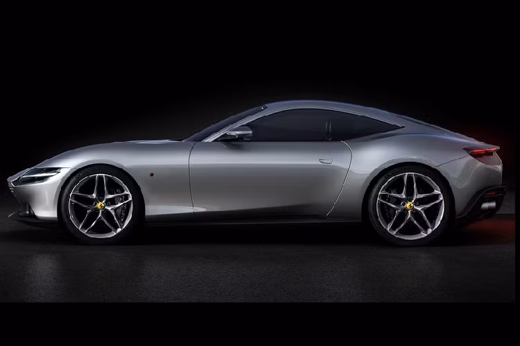 Roma được tích hợp một loạt các công nghệ trợ lái bao gồm kiểm soát hành trình thích ứng, phanh khẩn cấp tự động và cảnh báo chệch làn đường. Các hệ thống an toàn khác bao gồm camera 360, nhận diện biển báo giao thông và phát hiện điểm mù với cảnh báo phương tiện cắt ngang phía sau.