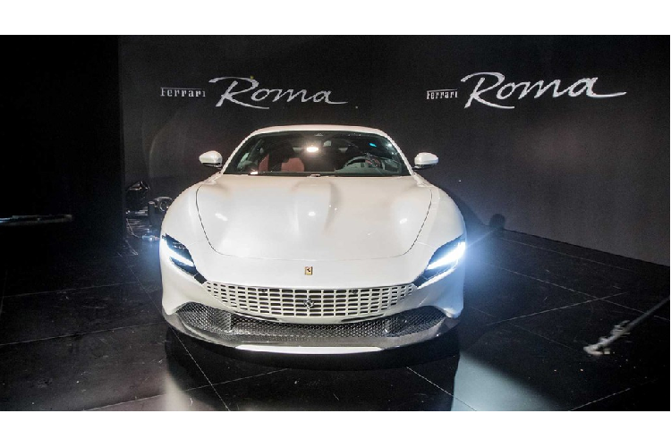 Và Roma là mẫu xe có thể giải quyết được sự lo ngại này. Thay vì sự mạnh mẽ và táo bạo trong thiết kế lẫn vận hành, mẫu siêu xe mới nhất của Ferrari hướng tới những khách hàng đề cao sự tinh tế, trưởng thành và đậm chất cuốn hút.