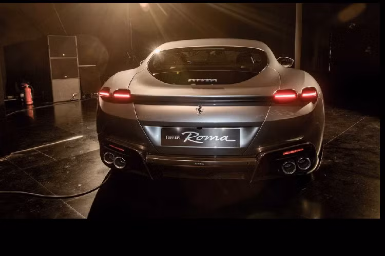 Theo ông Enrico Galliera, giám đốc Marketing của Ferrari, lý do chính khiến những người có khả năng sở hữu một chiếc siêu xe của Ferrari chần chừ trước quyết định mua hay không là do họ lo ngại về khả năng kiểm soát sức mạnh hàng trăm mã lực của những cỗ máy này, chứ không phải giá trị quá lớn của chiếc xe.