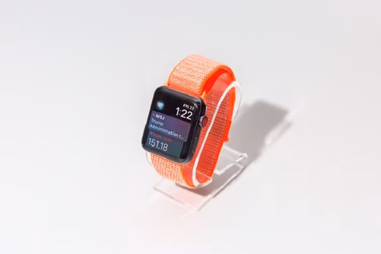 Gia chenh mot nua, chon Apple Watch Series 5 hay Series 3?-Hinh-4