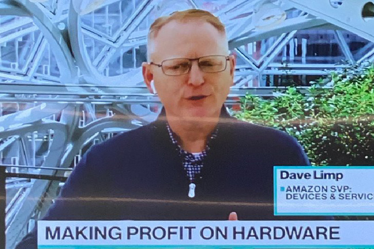 Sep Amazon deo AirPods de quang cao tai nghe Echo Buds-Hinh-2