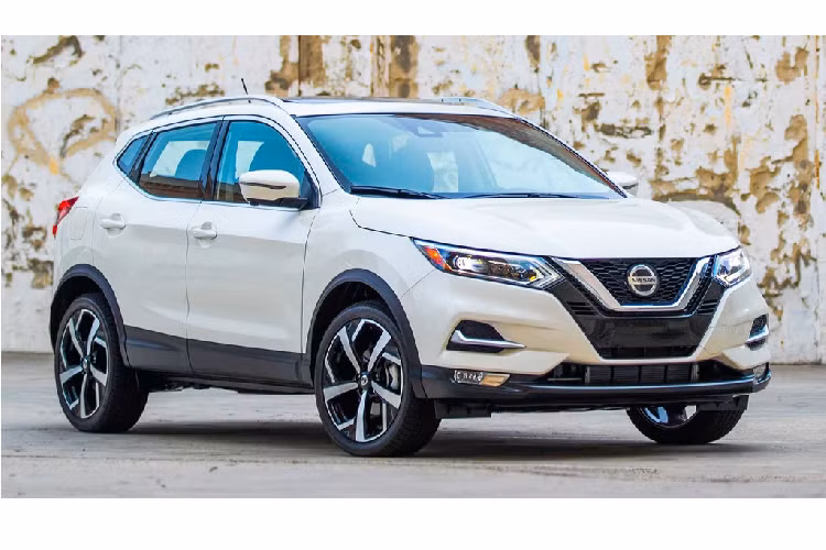  Nissan Rogue. Được đánh giá là một trong số SUV cỡ nhỏ dễ lái nhất hiện nay, Nissan Rogue có không gian rộng rãi và tĩnh lặng. Khả năng xử lý lái khá tốt, vô lăng thật tay, bó cua êm ái. Model mới nhất được trang bị động cơ 2.5L 4 xi-lanh đi cùng hộp số vô cấp CVT, dẫn động AWD.