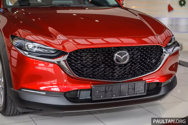 Là sản phẩm lấp đầy khoảng trống giữa CX-3 và CX-5, CX-30 mang kích thước (Dài x Rộng x Cao) lần lượt: 4.395 x 1.795 x 1.540 mm và chiều dài cơ sở 2.655 mm.