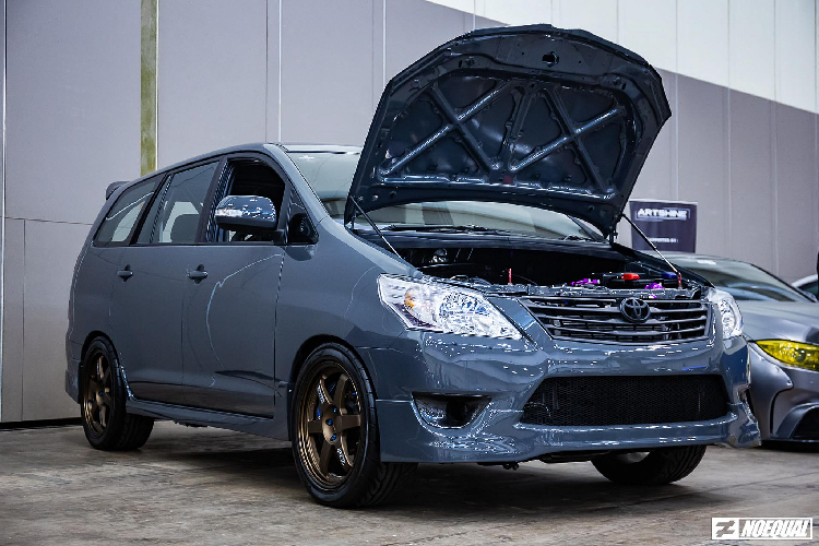 Trên thị trường, động cơ 6 xy-lanh mã 2JZ được dân chơi xe ưa chuộng khi nó có tiềm năng nâng công suất cao, nhờ vào yếu tố cực kỳ quan trọng chính là block máy làm bằng gang rất bền bỉ chịu được công suất cao.