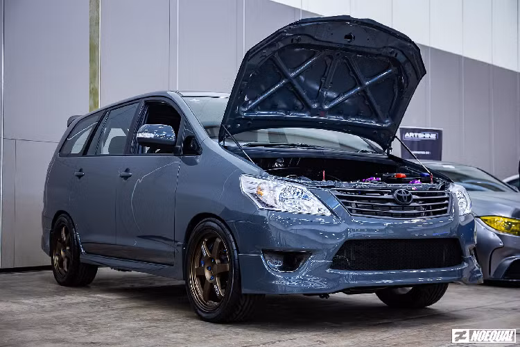 Trên thị trường, động cơ 6 xy-lanh mã 2JZ được dân chơi xe ưa chuộng khi nó có tiềm năng nâng công suất cao, nhờ vào yếu tố cực kỳ quan trọng chính là block máy làm bằng gang rất bền bỉ chịu được công suất cao.