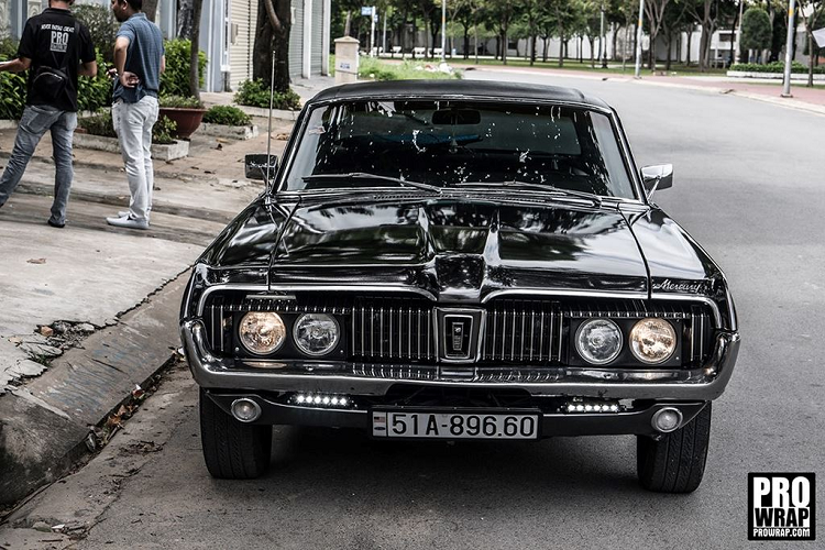 Chiếc xế cưng mà Binz thích thú khi nhắc đến trên mạng xã hội là Mercury Cougar XR-7 đời 1967, một mẫu xe thuộc dạng hiếm ở Việt Nam.