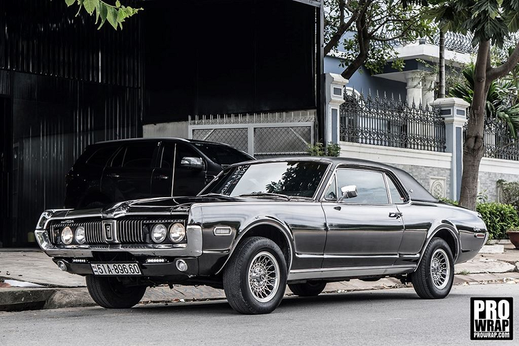 Trước đó, vào đầu Tháng 7/2019 vừa qua, cộng đồng mạng xôn xao khi chàng rapper Binz - Đan Lê chính thức tậu chiếc xe cổ Mercury Cougar 1967. Những tấm hình anh đăng trên Facebook và Instagram, khiến cư dân mạng, đặc biệt là các fan của anh thích thú.