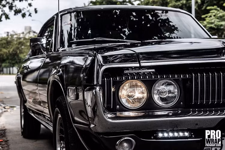 Cougar XR-7 được trang bị bộ mâm đa chấu bằng hợp kim màu sáng. Tuy nhiên, mới đây cư dân mạng lại một lần nữa bất ngờ khi anh quyết định đổi màu xe bằng phương pháp dán decal, một cách nhanh chóng được nhiều người lựa chọn để làm đẹp hay thay đổi màu cho chiếc xe của mình.