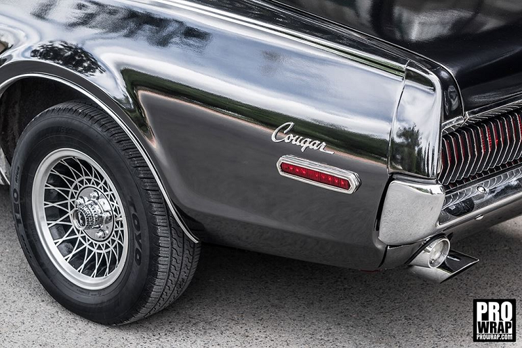 Rapper sinh năm 1988 này chọn màu đen làm chủ đạo cho chiếc xe của mình. Với màu mới, diện mạo xe trở nên cứng cáp và cơ bắp hơn.