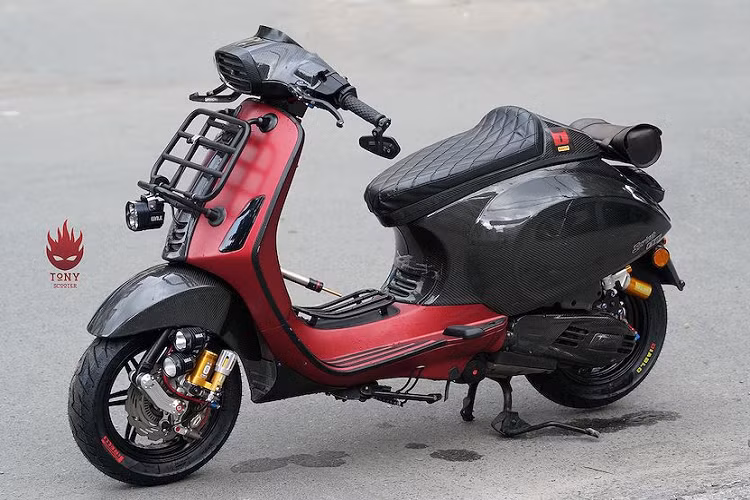 Tại Việt Nam, những chiếc xe tay ga Vespa thường được coi là mẫu xe thời trang, chủ yếu phục vụ việc đi lại trong thành phố. Ngay cả khi độ lại bởi những người yêu xe, dòng scooter này cũng thường chỉ được "độ kiểng" bằng cách trang trí lại với các phụ tùng cao cấp.