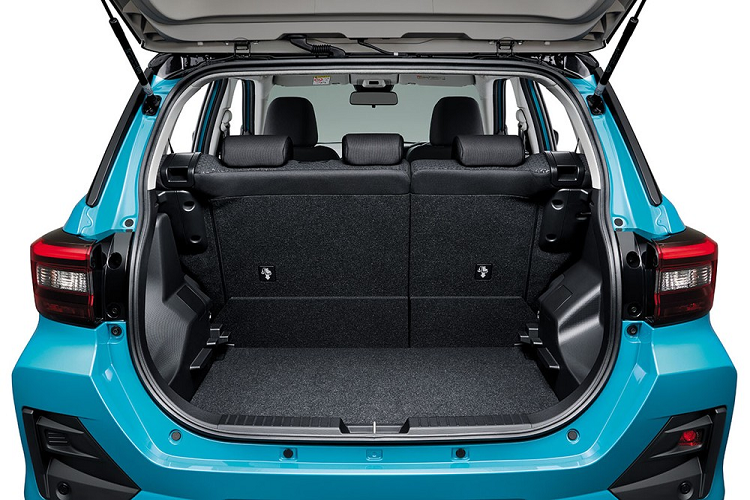 Đằng sau hàng ghế thứ hai của Toyota Raize 2020 là cốp có thể tích 369 lít.