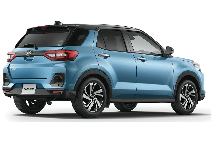 Tương tự Daihatsu Rocky, Toyota Raize 2020 cũng đi kèm bộ vành hợp kim 17 inch nhưng có thiết kế khác biệt. Bộ vành phối 2 màu này được thiết kế dạng tua-bin độc đáo. Dự kiến, hãng Toyota sẽ bổ sung hàng loạt phụ kiện ngoại thất như TRD hay Modellista, bao gồm body kit và vành hợp kim hầm hố hơn, cho mẫu SUV mới.