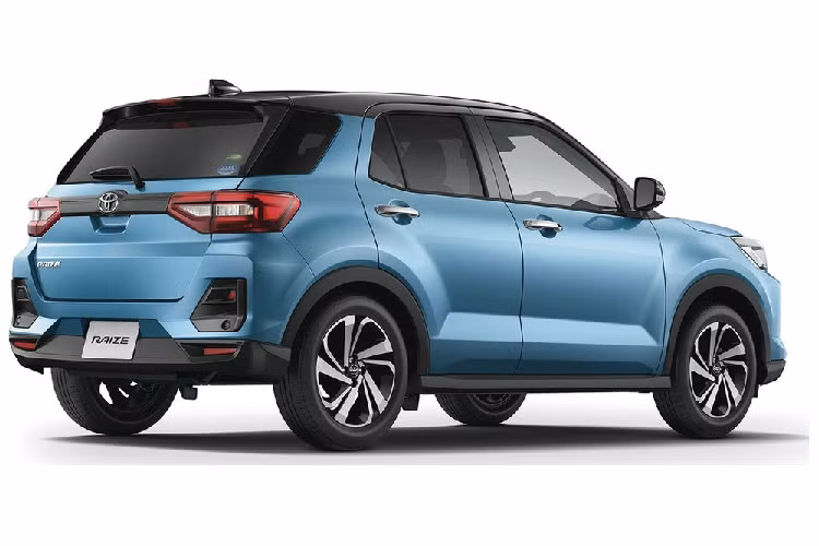 Tương tự Daihatsu Rocky, Toyota Raize 2020 cũng đi kèm bộ vành hợp kim 17 inch nhưng có thiết kế khác biệt. Bộ vành phối 2 màu này được thiết kế dạng tua-bin độc đáo. Dự kiến, hãng Toyota sẽ bổ sung hàng loạt phụ kiện ngoại thất như TRD hay Modellista, bao gồm body kit và vành hợp kim hầm hố hơn, cho mẫu SUV mới.