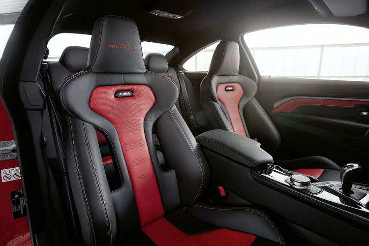 Về truyền động, giống như M4 thông thường, BMW M4 2020 mới sẽ vẫn sử dụng động cơ tăng áp kép 3.0 lít 6 xi-lanh thẳng hàng, cho công suất 444 mã lực và mô-men xoắn cực đại 550Nm. Tạm thời, BMW chưa tiết lộ rằng xe sẽ được đi kèm với hộp số sàn 6 cấp hay ly hợp kép 7 cấp.