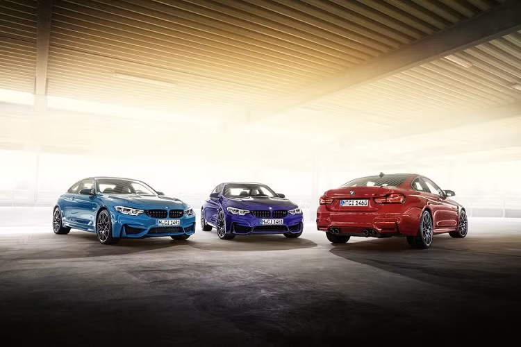 Xe có thể tăng tốc từ 0 - 100 km/h trong 4.0 giây, mức tiêu thụ nhiên liệu trung bình khoảng 8,8 lít / 100km (đường hỗn hợp) và lượng phát thải CO2 là 204 g/km.