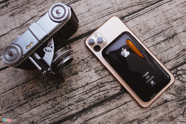 Tóm lại, sau 10 năm, dù thay đổi thiết kế, phần cứng, cách sử dụng... nhưng smartphone Apple cũng chỉ dùng để giải quyết nhu cầu chính của người dùng là kết nối Internet trên thiết bị cầm tay. Có lẽ, đó là lý do mà tên gọi iPhone (Internet Phone) vẫn được giữ đến ngày nay.