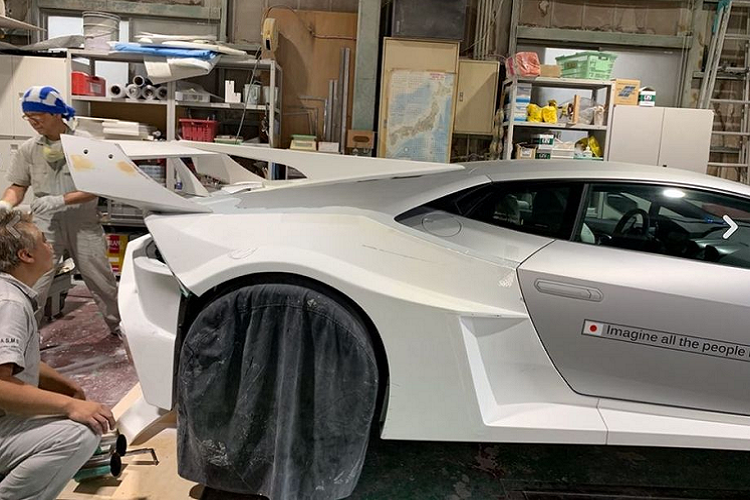 Có một thực tế rằng việc độ siêu xe Lamborghini Huracan với gói Liberty Walk hiện nay đang trở nên rất phổ biến và phát triển ở nhiều quốc gia.