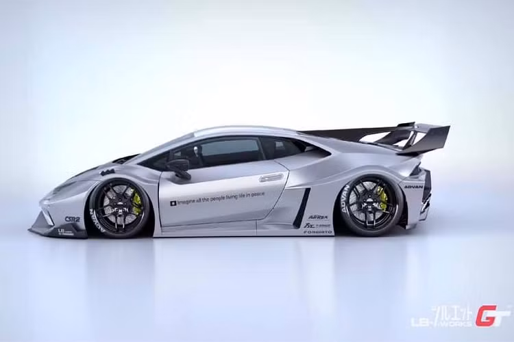 Liberty Walk cho biết, nhà độ này sẽ mang tới cho khách hàng 3 sự lựa chọn về vật liệu vỏ xe, bao gồm loại sử dụng hợp chất Polymer cùng sợi gia cường với giá 39.420 USD (khoảng 950 triệu đồng), tiếp tới là loại sử dụng sợi carbon có pha thêm với các hợp chất khác với giá 49.680 USD (khoảng 1,2 tỷ đồng), cuối cùng là loại sử dụng hoàn toàn bằng sợi carbon với giá 59.940 USD (khoảng 1,4 tỷ đồng).