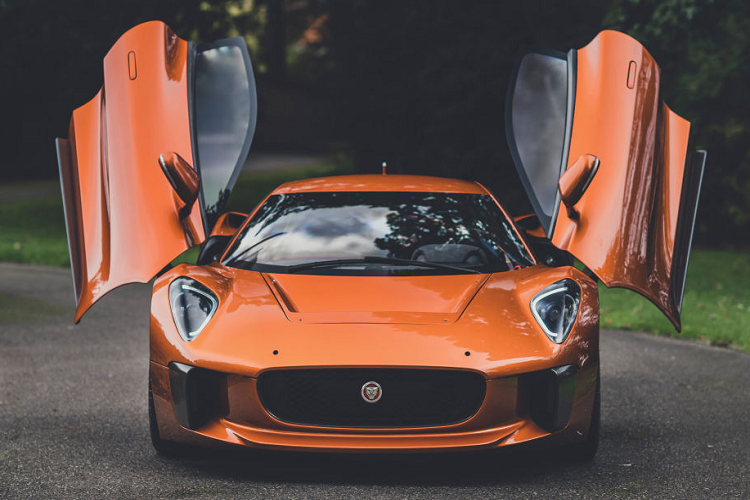 Khác với C-X75, DB10 là mẫu xe được ra mắt dành riêng cho bộ phim này và chỉ 10 chiếc được chế tạo.