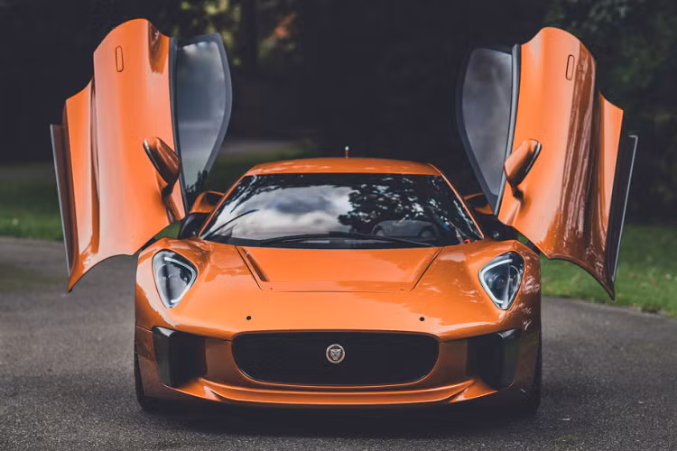 Khác với C-X75, DB10 là mẫu xe được ra mắt dành riêng cho bộ phim này và chỉ 10 chiếc được chế tạo.