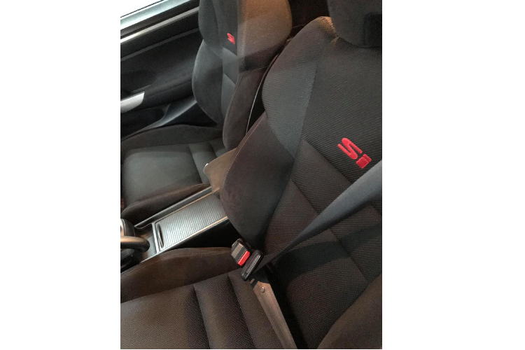 Ở thời điểm ra mắt, Honda Civic Si Coupe là đối thủ cạnh tranh trực tiếp với Chevrolet Cobalt SS, Dodge Calibre SRT4 hay MazdaSpeed3